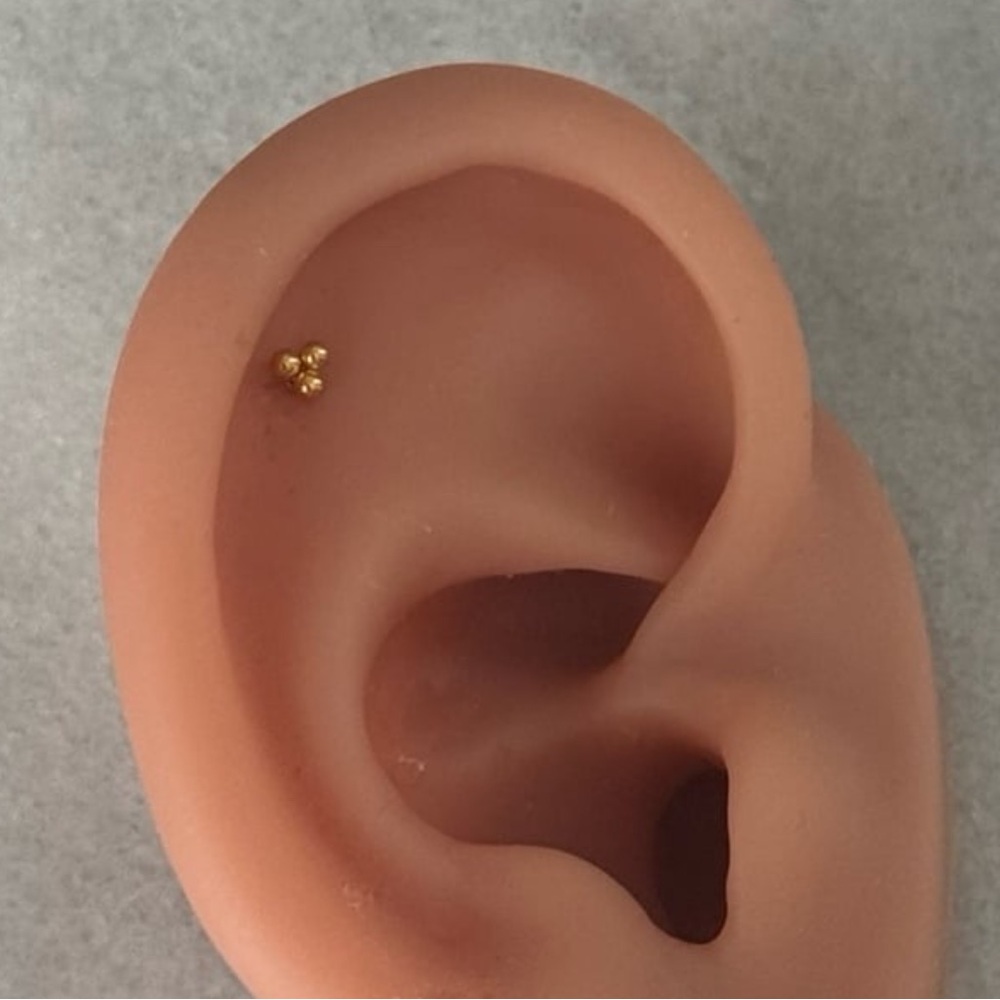 Gold Tiny Micro Beaded Flower Cartilage Earring 

Brand New